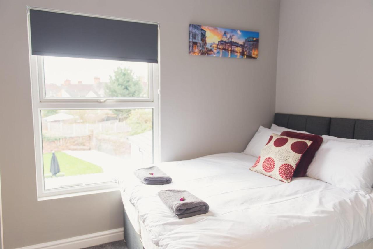 Charming 6 Bedroom House All With En-Suite - Large Garden Tamworth Bagian luar foto