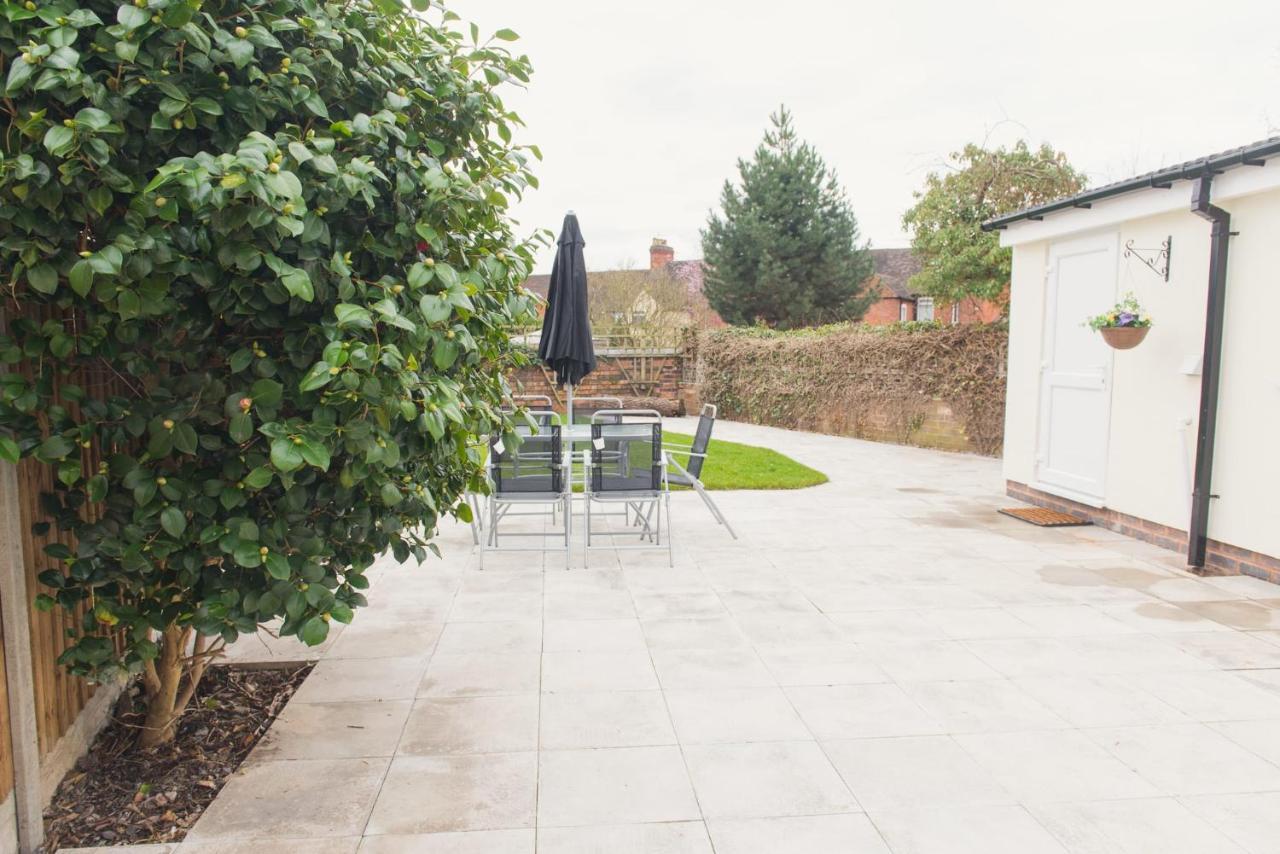 Charming 6 Bedroom House All With En-Suite - Large Garden Tamworth Bagian luar foto
