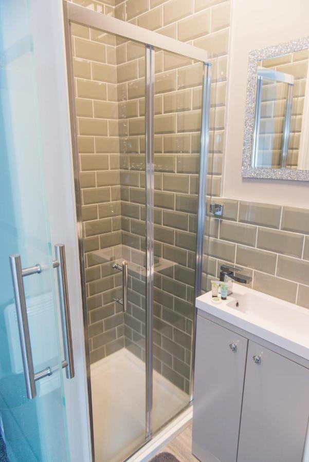 Charming 6 Bedroom House All With En-Suite - Large Garden Tamworth Bagian luar foto