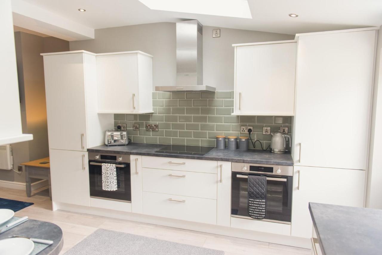 Charming 6 Bedroom House All With En-Suite - Large Garden Tamworth Bagian luar foto
