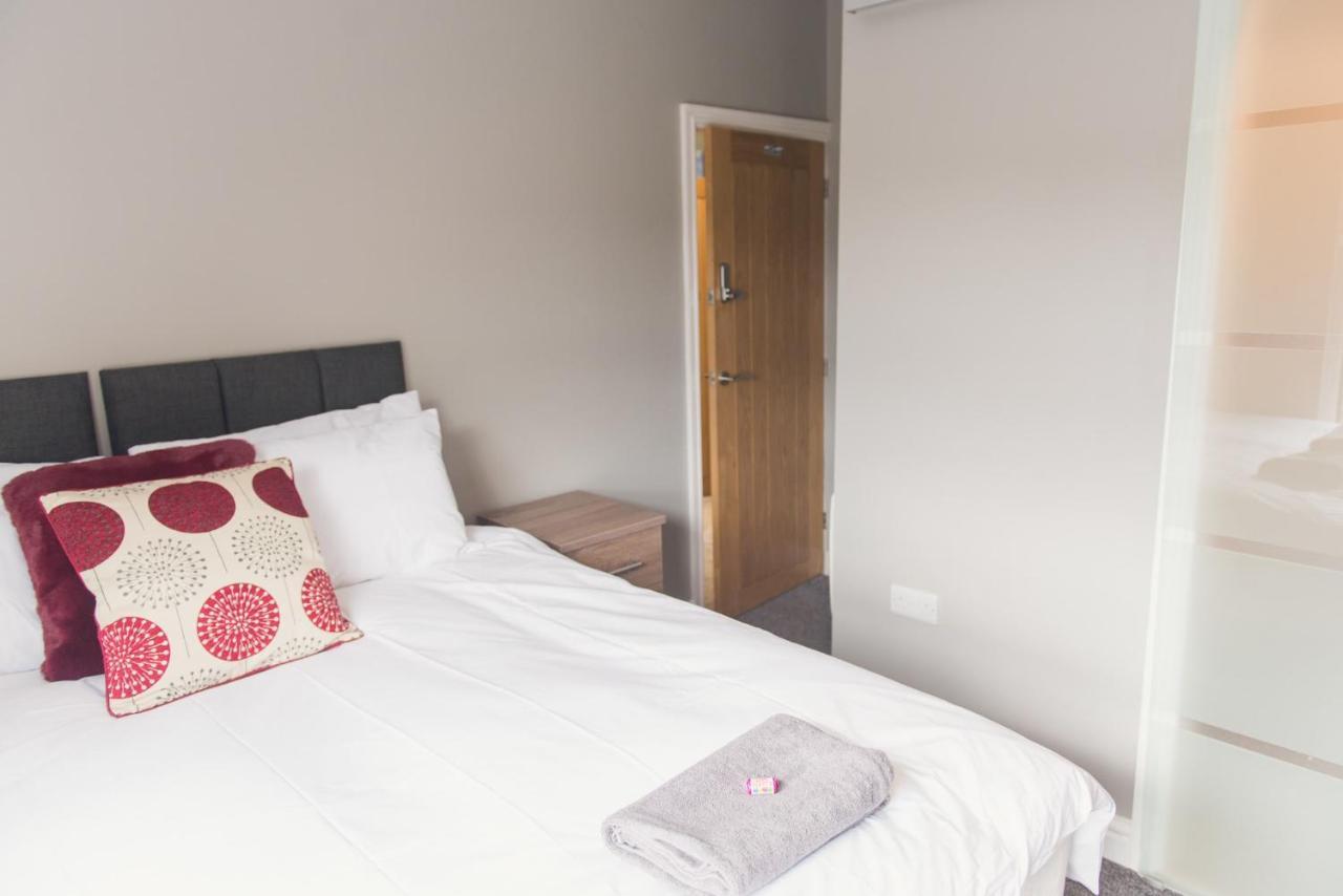 Charming 6 Bedroom House All With En-Suite - Large Garden Tamworth Bagian luar foto